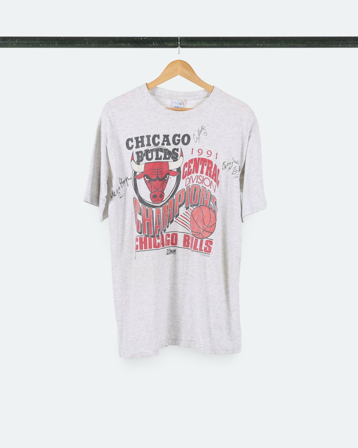 1991 Bulls Tee *SIGNED*